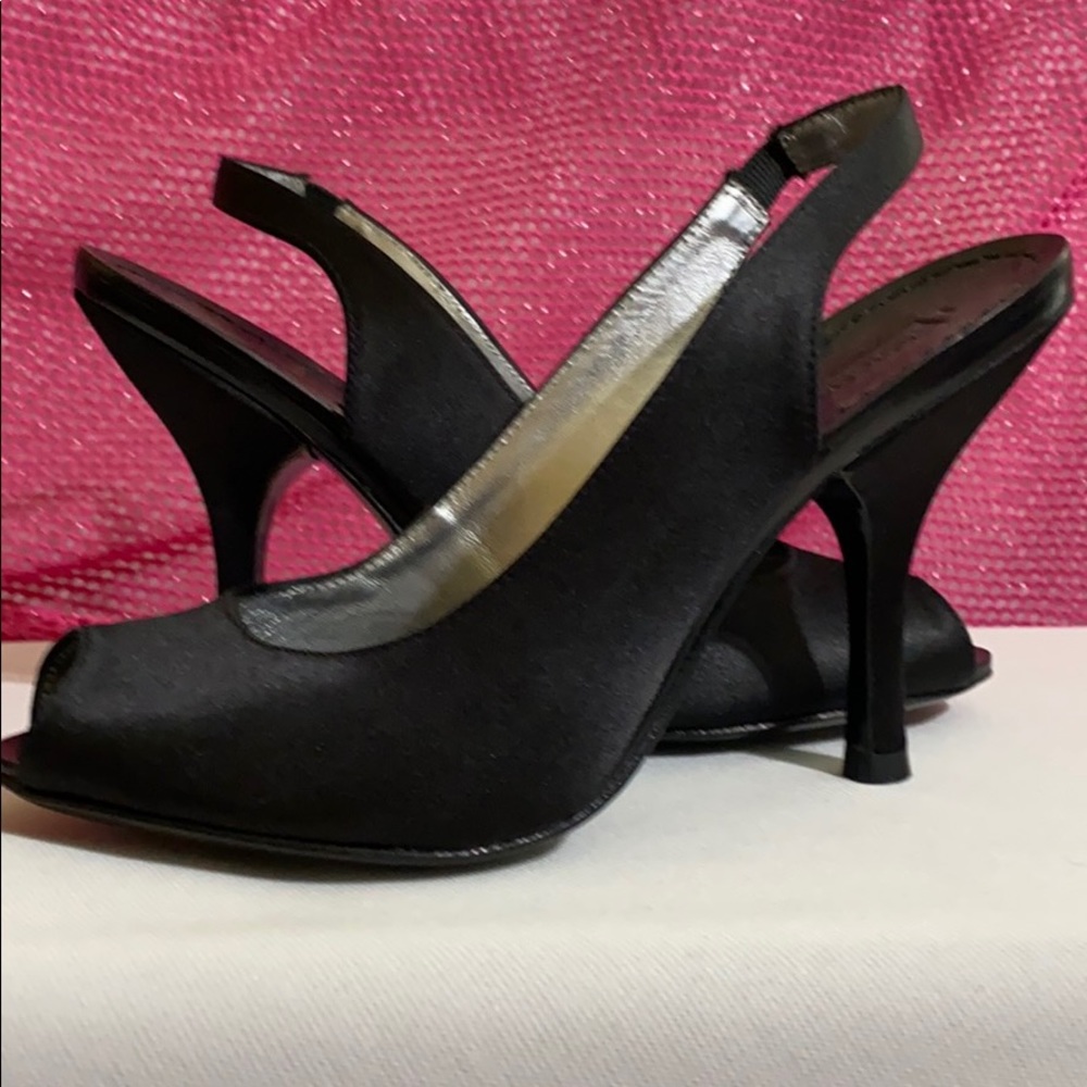 BCBGMAXAZRIA BLACK SATIN SLINGBACKS